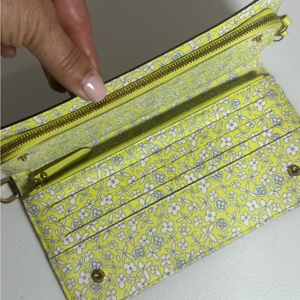 AUTHENTIC Louis Vuitton Brown Monogram Clutch